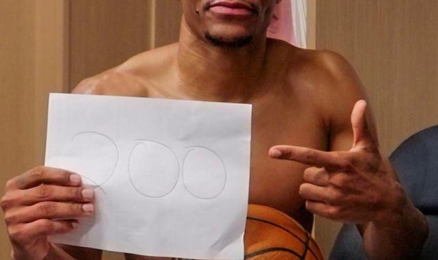 kaiyun-韦少生涯三双突破200大关！只有约基奇能追此纪录？