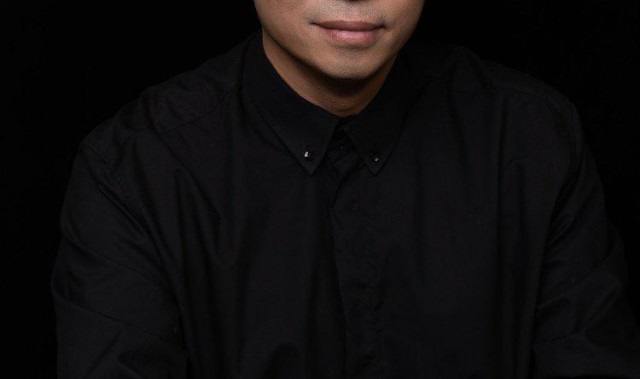 kaiyun-“渝超”冠军奖杯揭秘：高50厘米，包含黄葛树、长江索道等元素