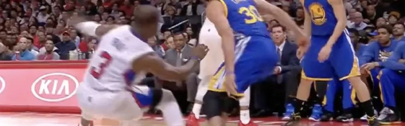 开云-美媒：11年前保罗被库里晃倒后，下一场狂砍41分17助攻4抢断