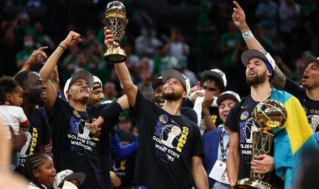 开云官方-【2022国际篮坛十大新闻】勇士登顶 拉塞尔与世长辞