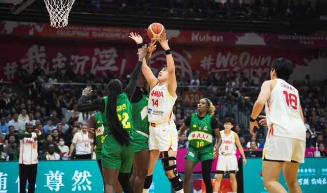 泪目！李月汝夺单场最佳表态：海外历练为了助中国女篮上领奖台