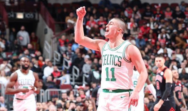 开云下载-剑指最佳第六人！绿军26岁新星蹿升：为双探花减压