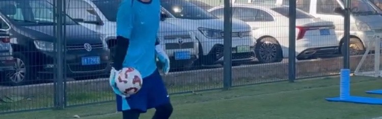 开云官方-方镜淇：肯定会尽我最大能力帮助球队，帮助年轻球员成长