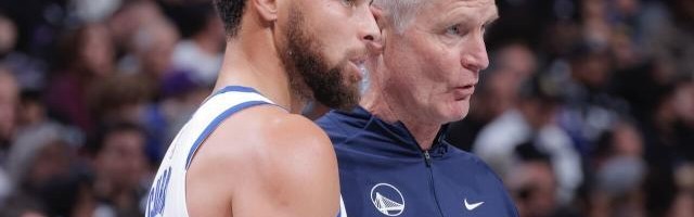 kaiyun-火烧眉毛还在掐表换库里！科尔：要争胜也要保护他