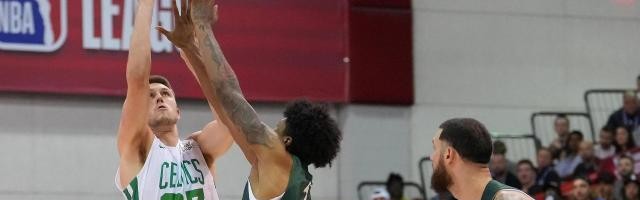 绿军雄鹿夏联激烈如抢七 “外卖小哥”也能命中绝杀