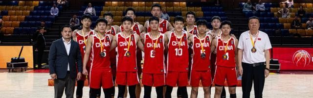 开云下载-两次都输澳大利亚男篮，但中国男篮把“会打硬仗”带回来了