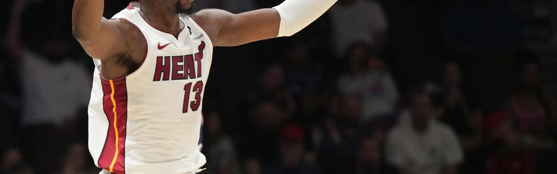 开云网页-马威谈阿德巴约三分6中4：需要给出称赞 或许我应该早点调整防守